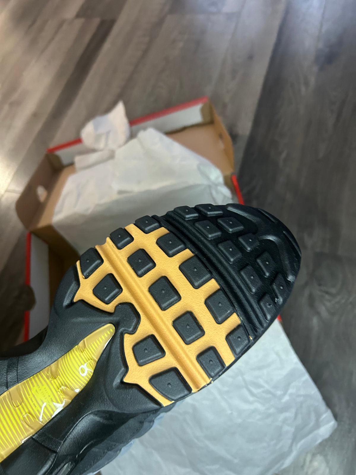 Nike Airmax 95 yellow strike unworn