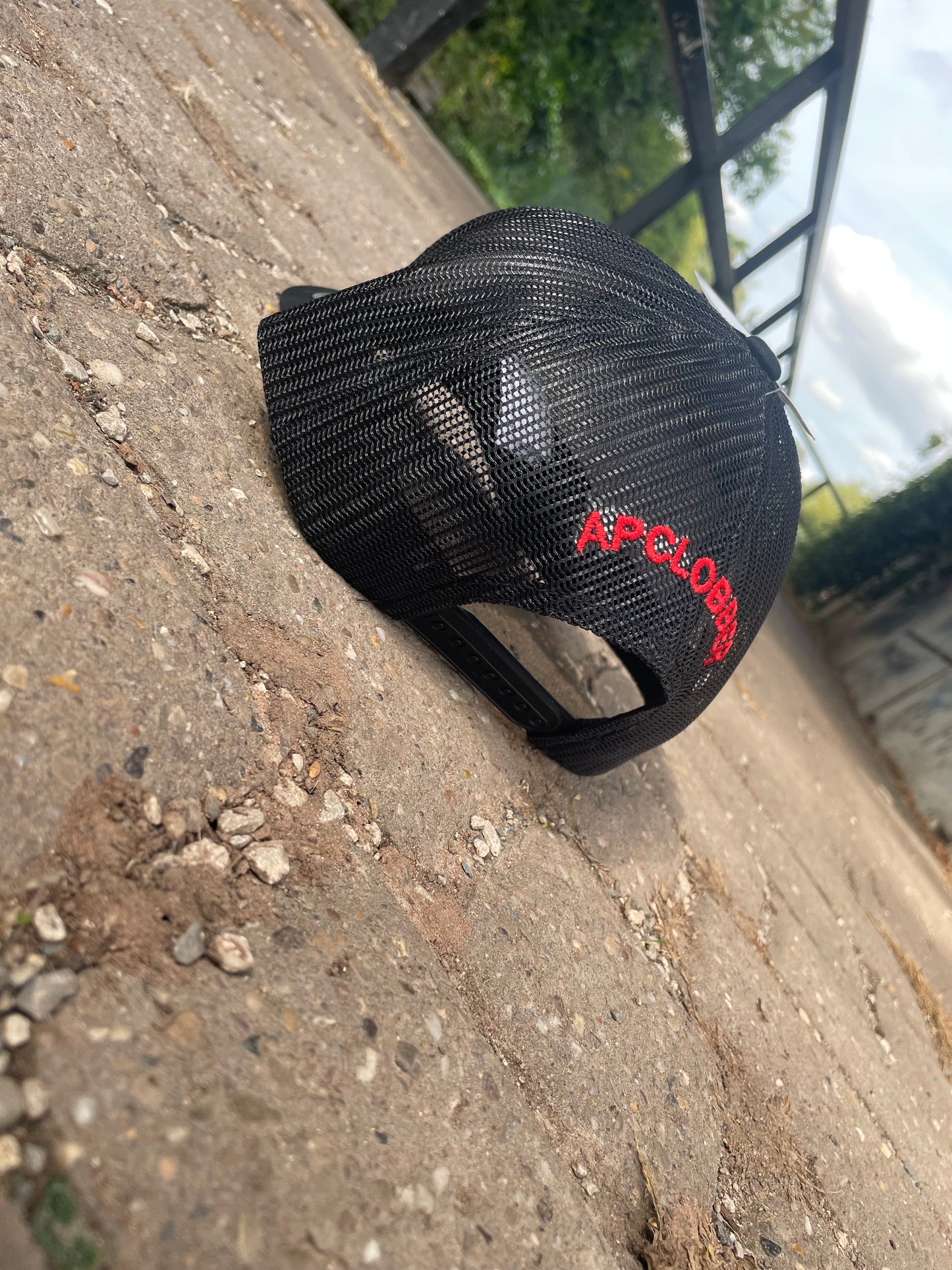 APC x air max 95 solar red cap