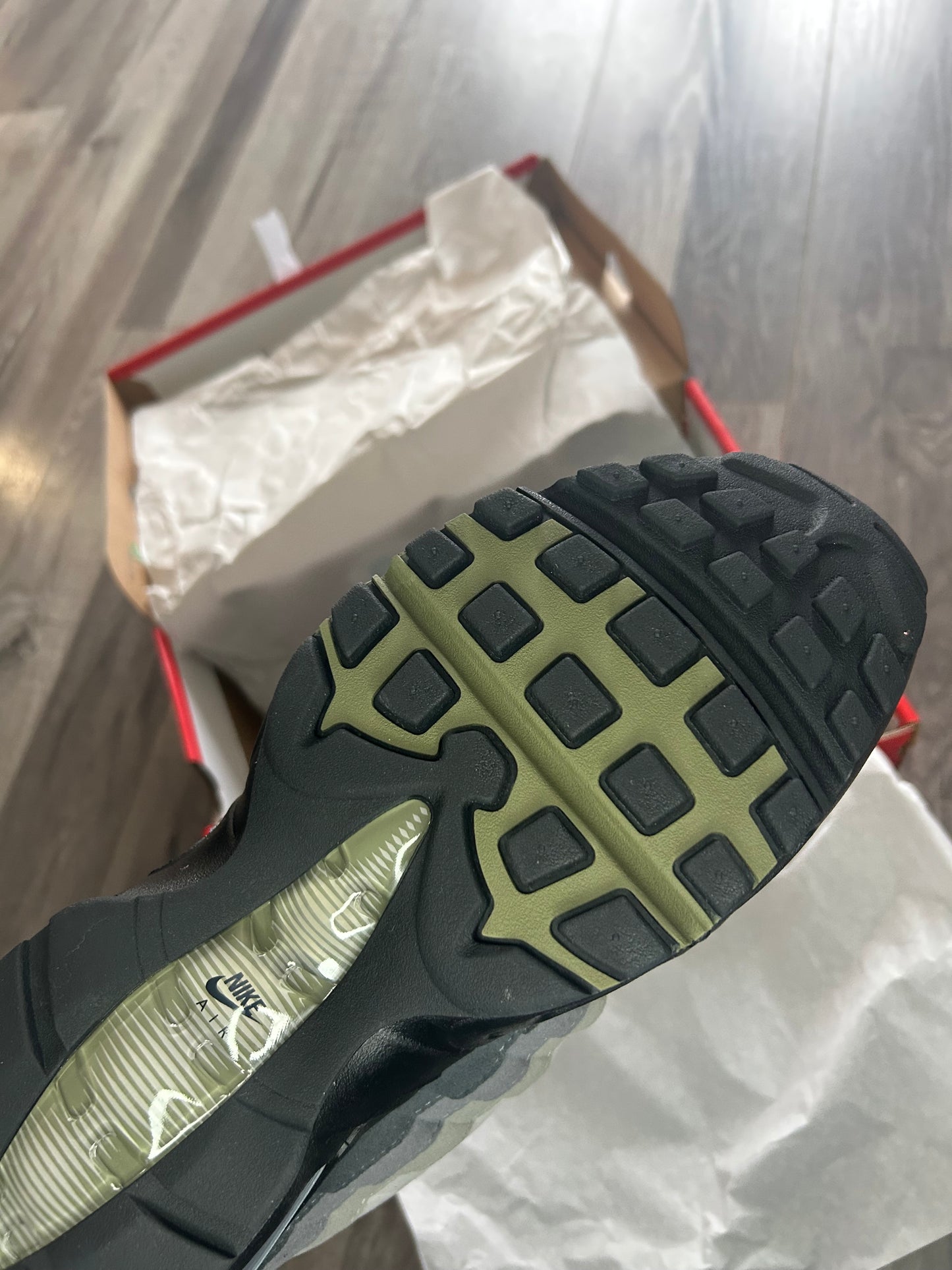 Nike Airmax 95 olive big bubble uk 9 new